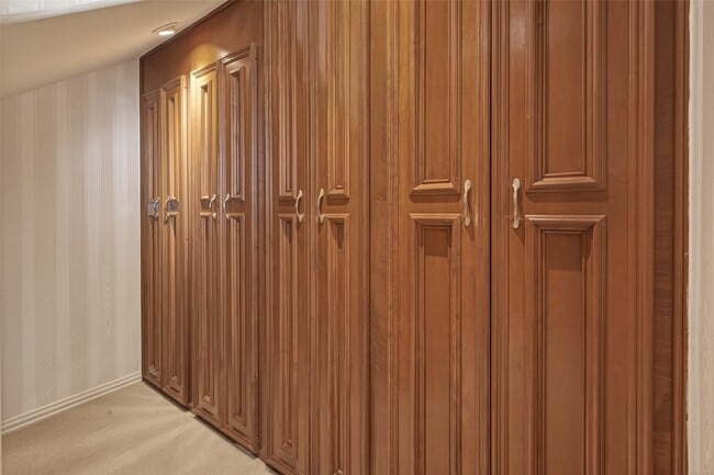 Building Photo - 2210 Bywater Dr