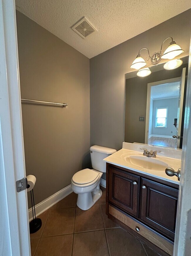 Building Photo - 2 bedroom, 2 1/2 bathroom condo