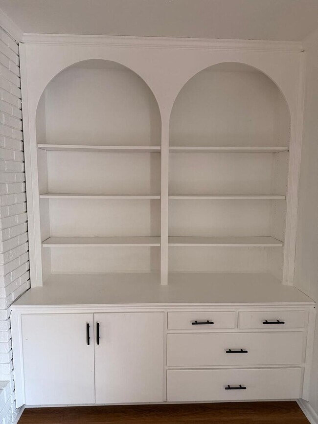 Building Photo - For Rent – Newly Remodeled 5 Bedroom Home!