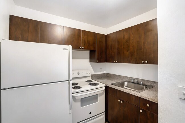 1215_nw_103rd_lane_floor_plan_b_-_web_quality_-_001_-_01_kitchen - Vista Shores