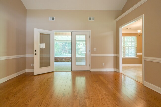Building Photo - 633 Wilkinson Rd