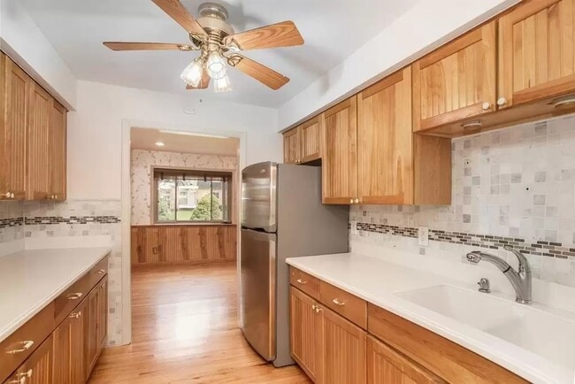 Building Photo - 4980 Ainsley Ave