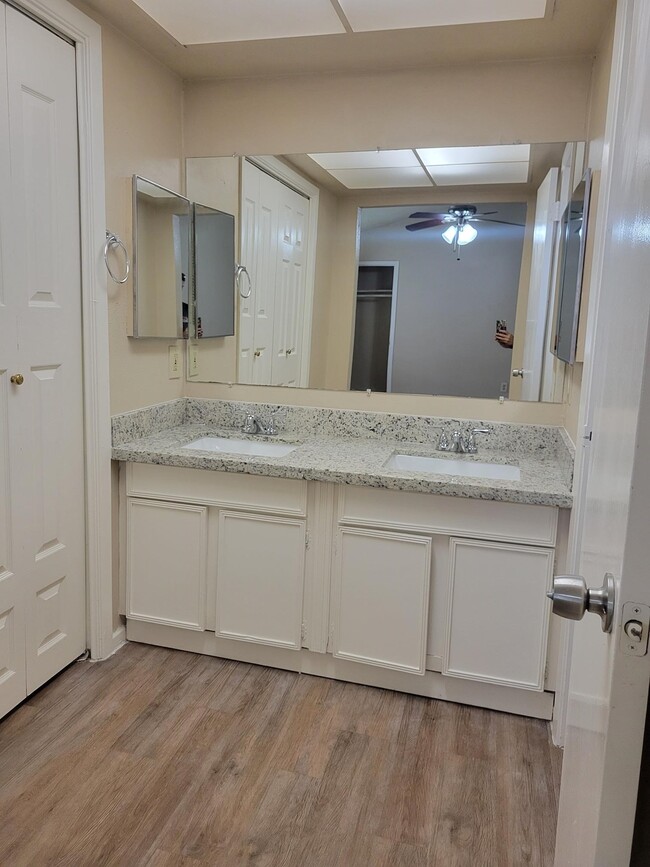 Building Photo - 9915 Towne Brook Ln