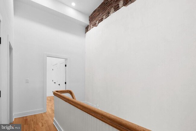 Building Photo - 1221 N 4th St