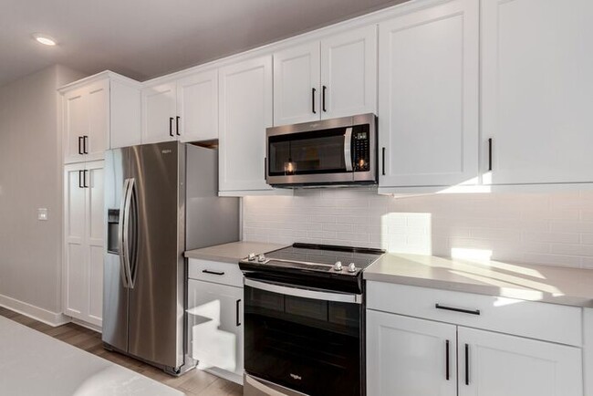 Building Photo - MOVE IN SPECIAL! Brand New 2 bedroom 2 bat...