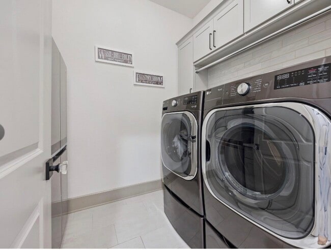 Building Photo - 6817 Davenport Divide Rd