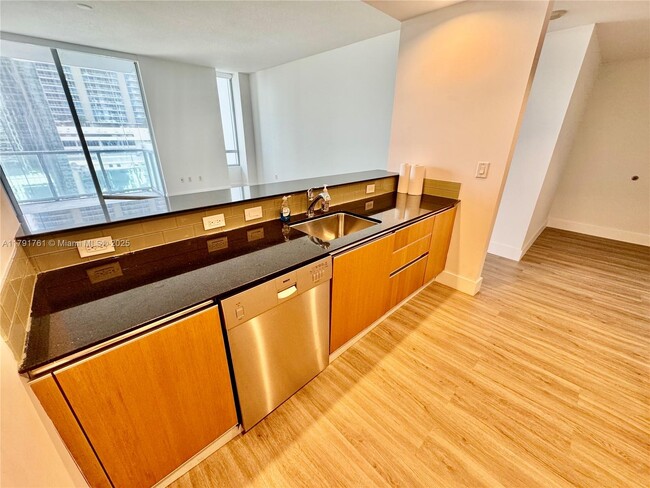 Building Photo - 1060 Brickell Ave