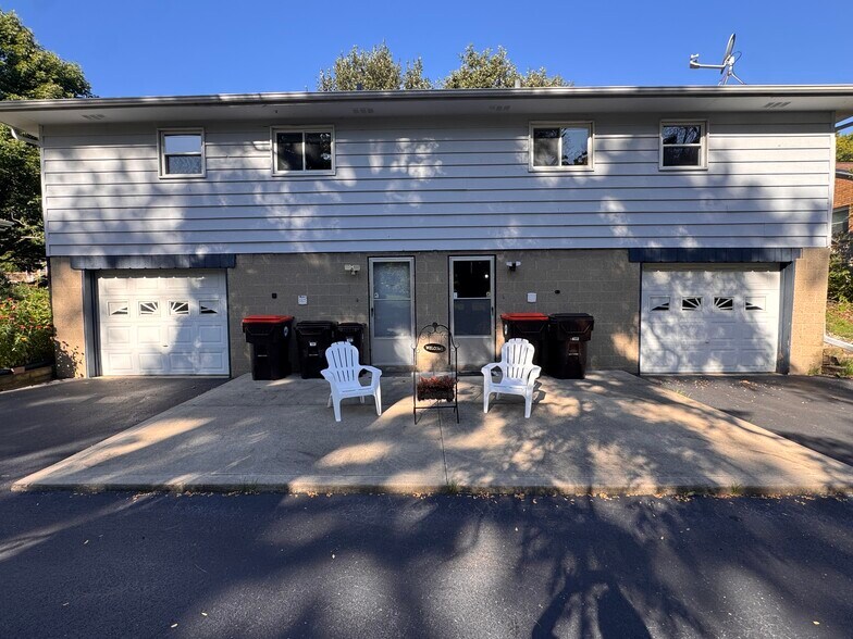 Building Photo - 4210 N Columbus Ave