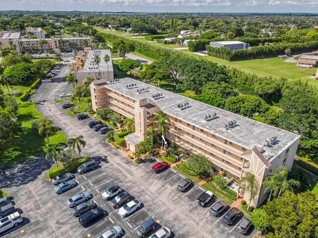 Building Photo - 6865 Huntington Ln