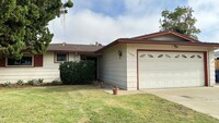 Building Photo - 4 bedroom in Escondido with backyard w poo...