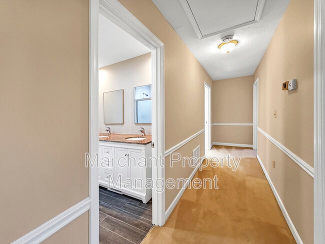 Building Photo - 100 Pine Wood Dr