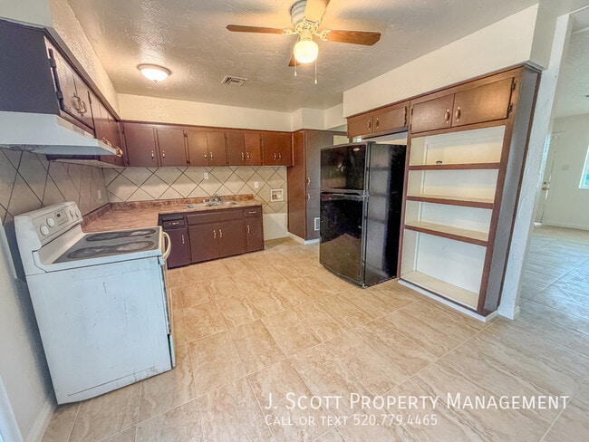 Building Photo - 6908 W Coolidge St