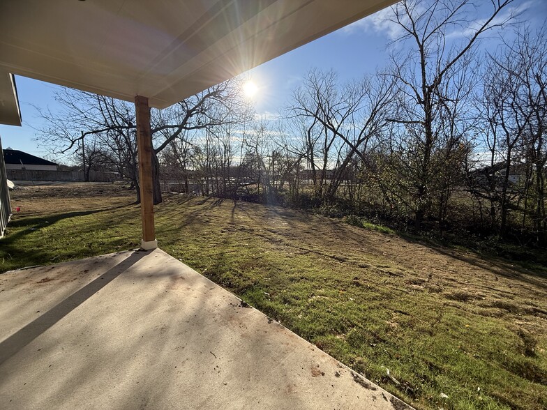 Building Photo - 106 Kirkland St