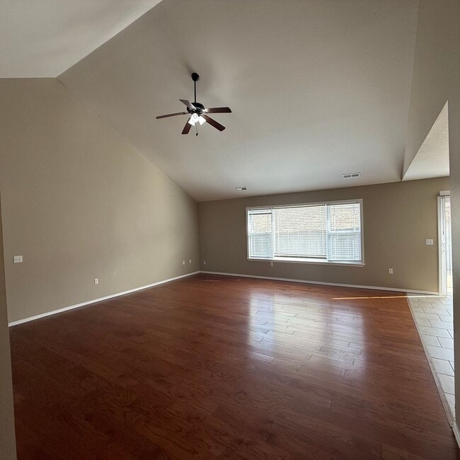 Building Photo - Quiet Country Living - Beautiful Available Now