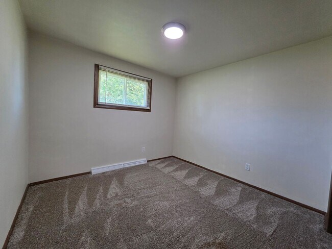 Building Photo - 1263-1265 Meadow Ln