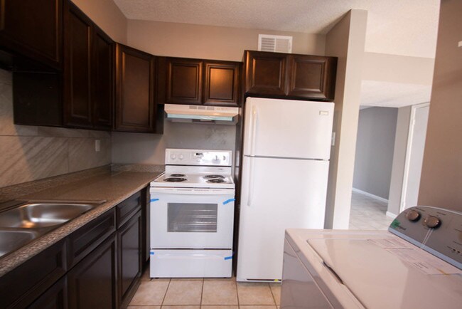 Building Photo - 3380 Spottswood Ave