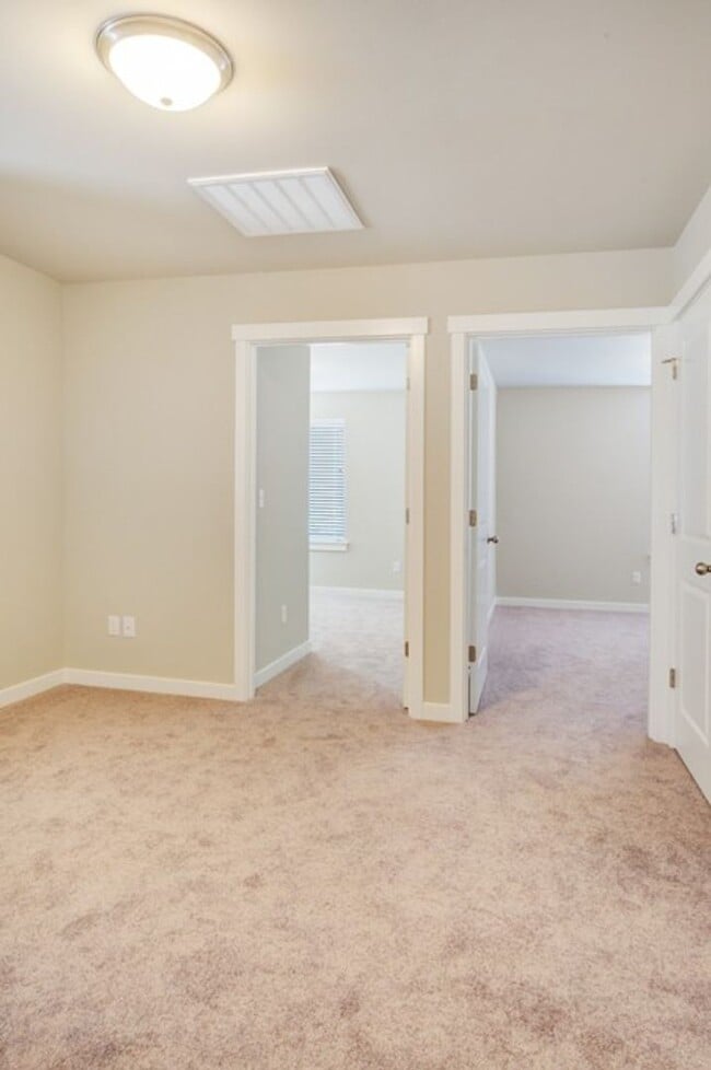 Building Photo - Modern 4BD 2.5BA in LSSD