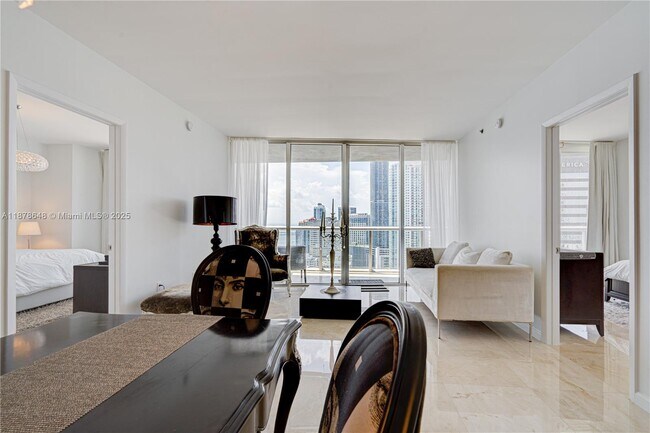 Building Photo - 495 Brickell Ave