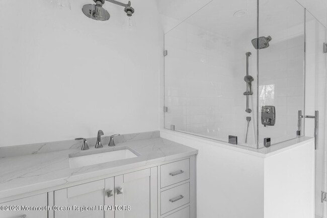 Building Photo - 121 Bingham Ave