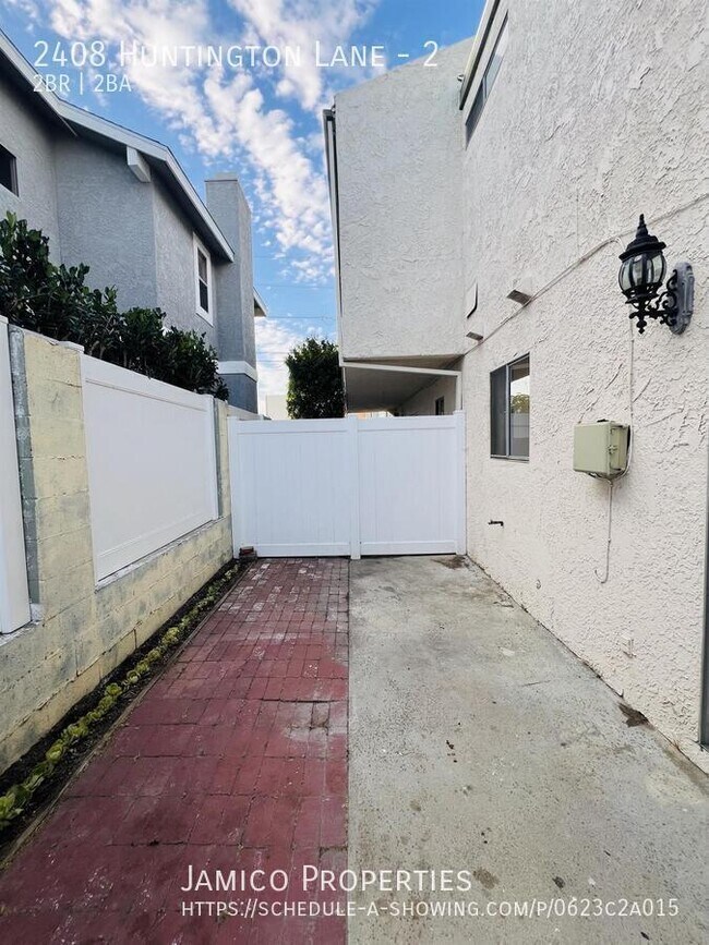 Building Photo - 2408 Huntington Ln