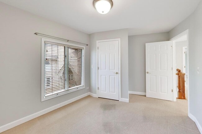 Building Photo - 417 Ashbury Dr