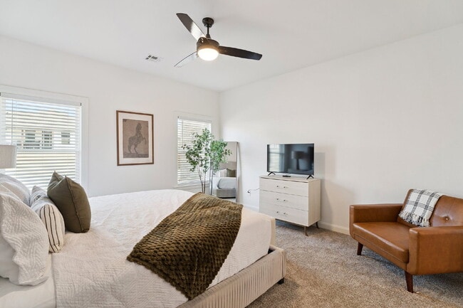 Building Photo - Fully Furnished 4 Bedroom + Bonus Room