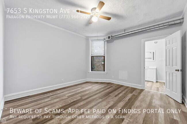 Building Photo - 7653 S Kingston Ave