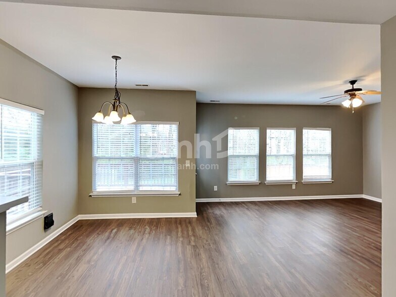 Building Photo - 1107 Stafford Dr