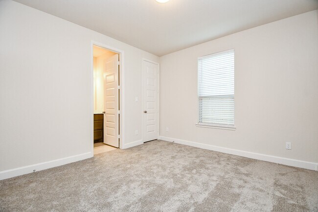 Building Photo - 3223 Rockrose Pl