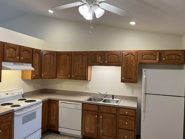 Building Photo - 1280 Sequoia Ct