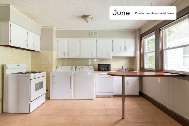 Building Photo - Room in Shared 4 bed/1 bath home in Somerville