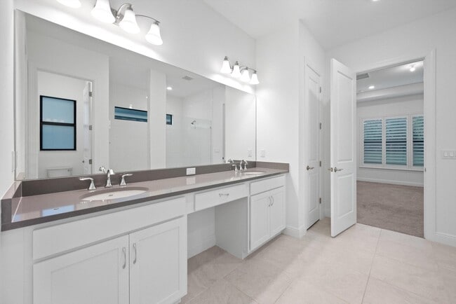 Building Photo - 5546 St Armands Way