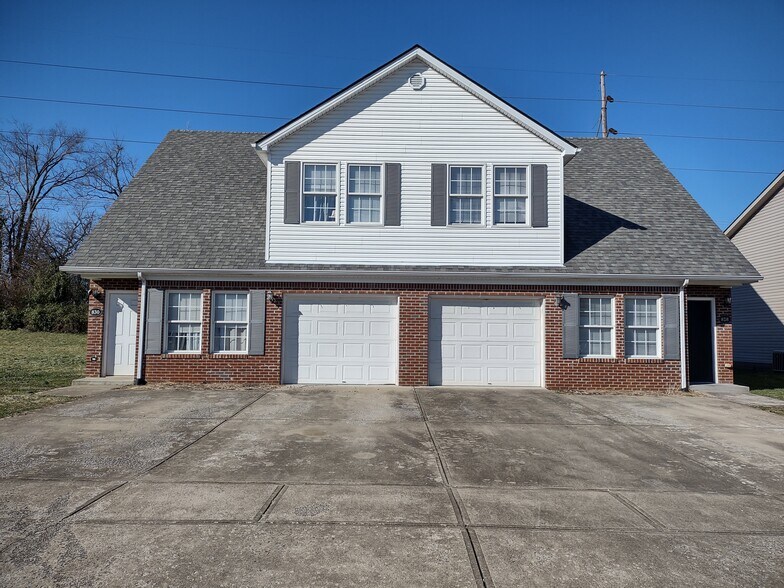 Front of townhouse - 828 Melanie Ln