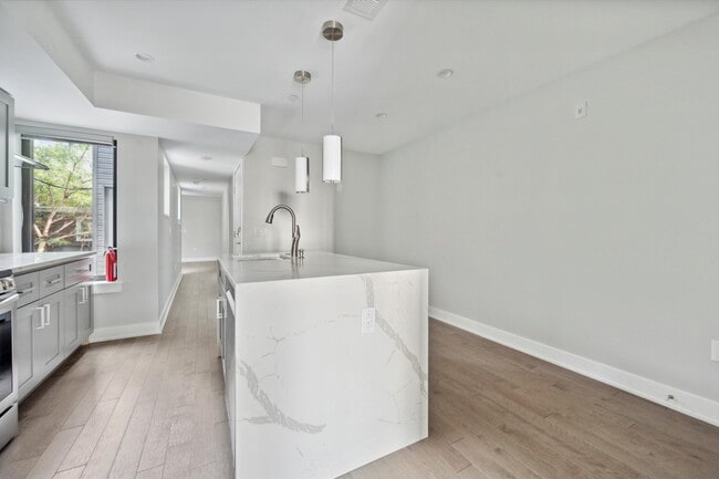 Building Photo - 3834 Baring St