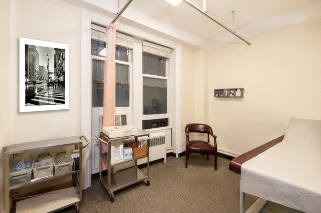 Building Photo - 116 E 63rd St