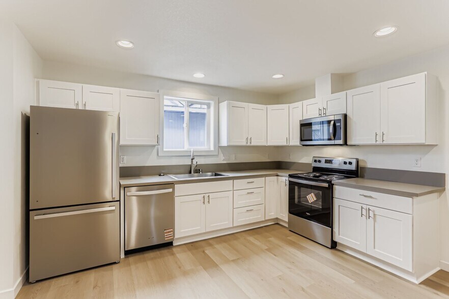 Building Photo - 5021 SE Haig St