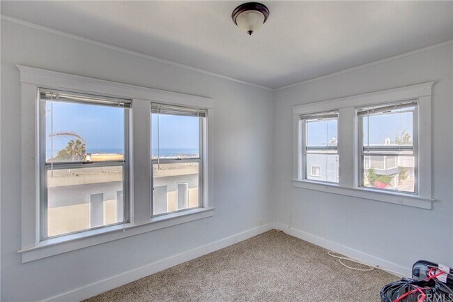 Building Photo - 223 24th St