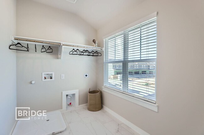 Building Photo - 1005 Jacquelyne Dr