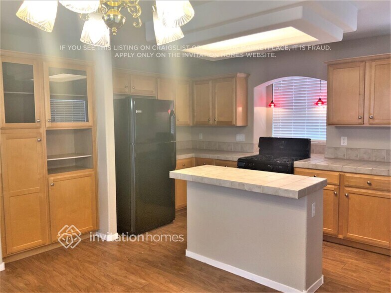 Building Photo - 7654 Glorietta Bay Ct