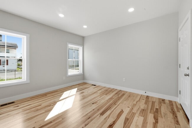 Building Photo - 71 Dewey St