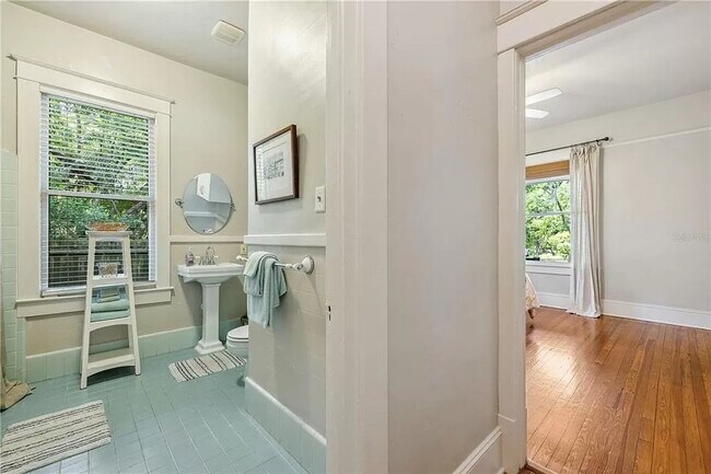 Building Photo - 2 Bed 2 Bath House in Duckpond with 2 Car Garage!