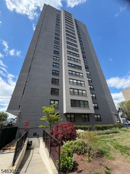 Building Photo - 285 Aycrigg Ave