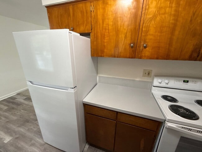 Building Photo - 1570 Bellevue St SE