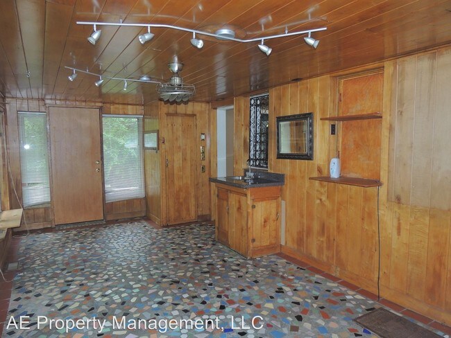 Building Photo - 119 S Greer St