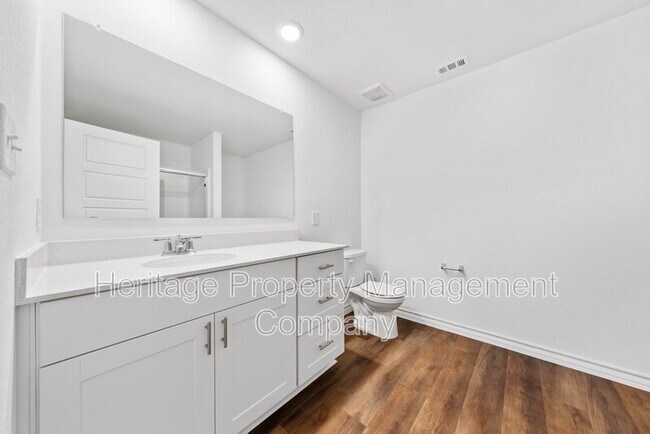 Building Photo - 817 Heartseed Ave