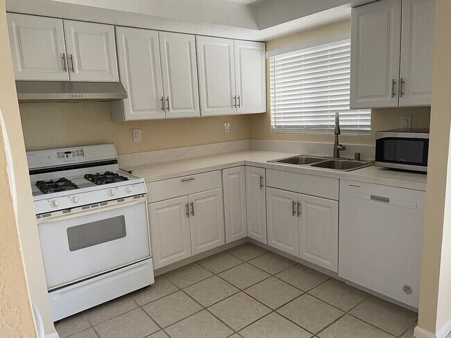 Building Photo - 3 + 2 in Vista Del Montanas in Palm Desert