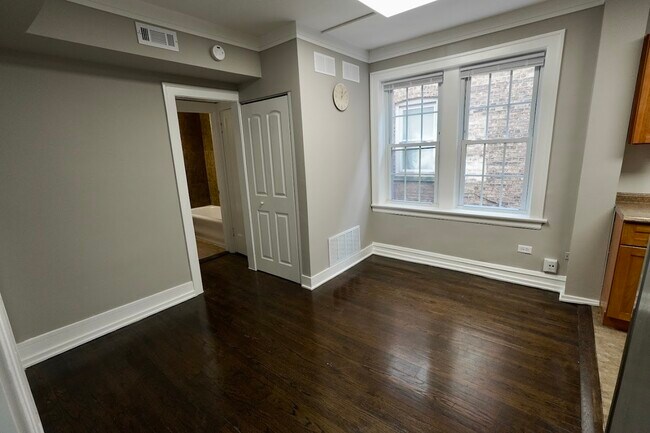Building Photo - 6707 S Artesian Ave