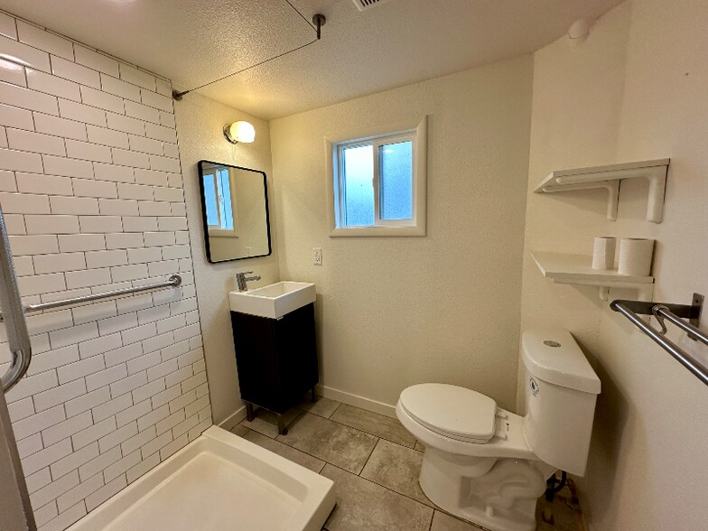 Building Photo - 3734 Roosevelt Ave