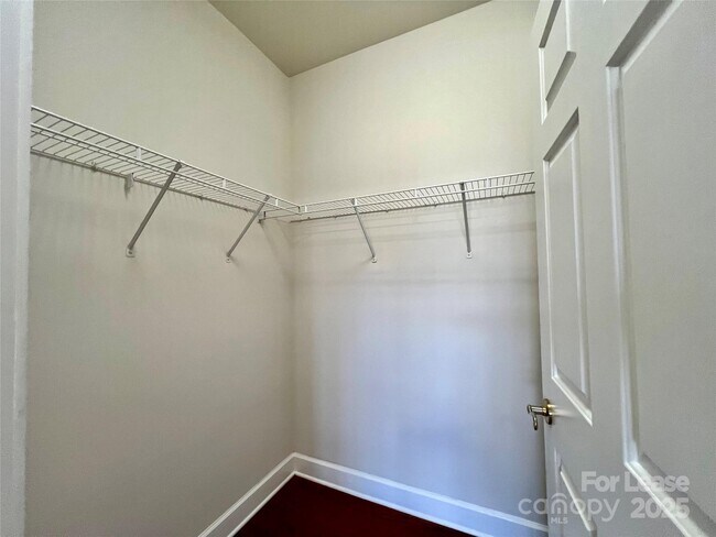 Building Photo - 8929 Meadow Vista Rd