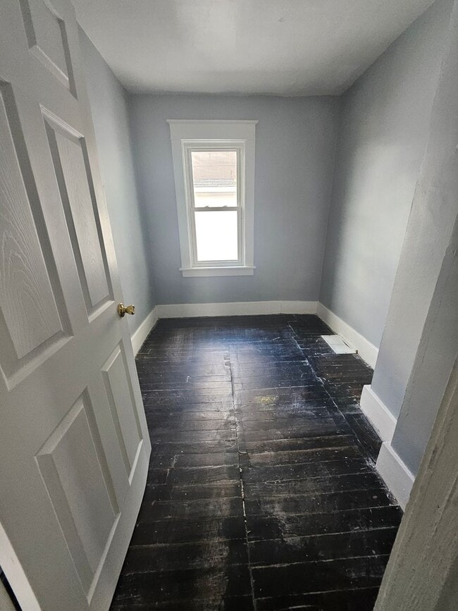 Building Photo - Upper three bedroom on West Side gas included